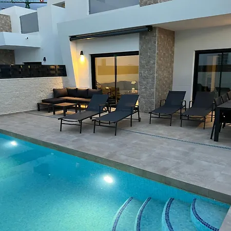 Beautiful In With Private Pool And Pet Friendly Villa